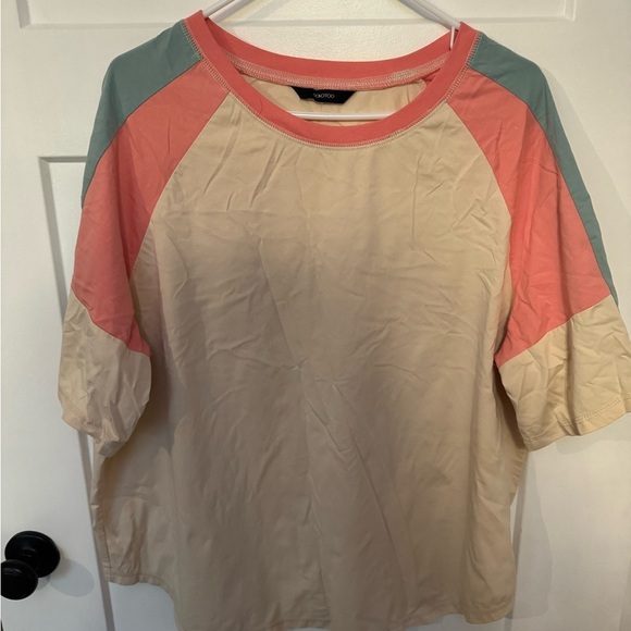 Colorblock Raglan Sleeve Top - Picture 3 of 5